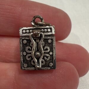 Vintage AVON sterling silver plated prayer box pendant/pill box